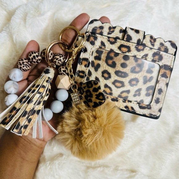 Wristlet keychain pompom wallet - Picture 5 of 6